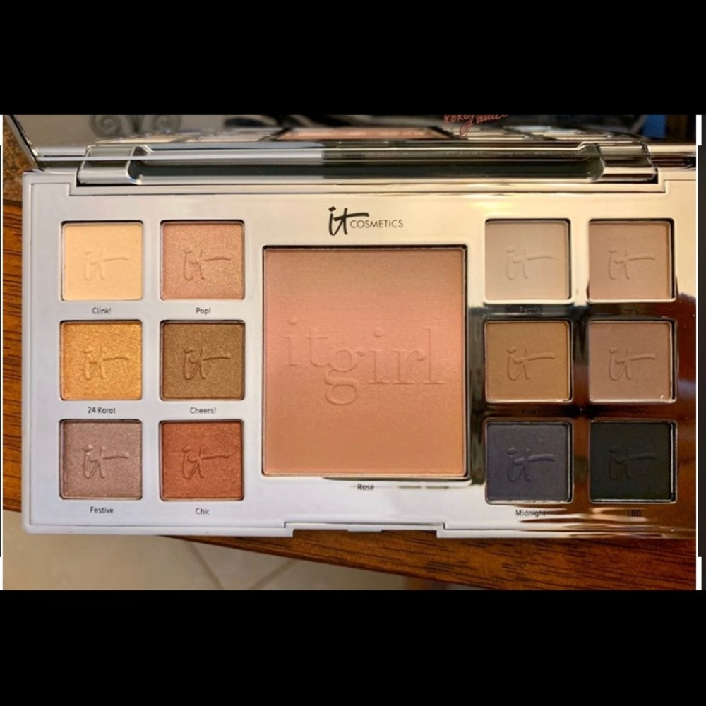 It cosmetics makeup pallete